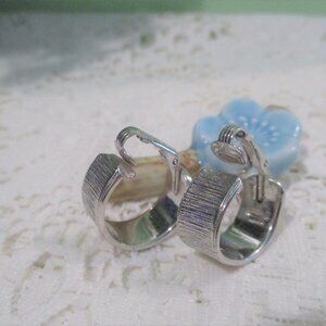 60s/70s Silvertone Hoop Clip On Earrings (Sarah Coventry)